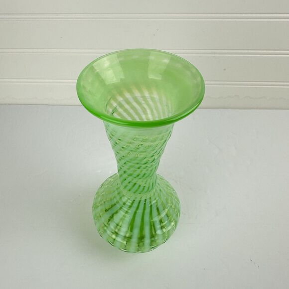 Vintage Fenton Green Opalescent Spiral Swirl Optic Flower Vase Uranium 8” Glows - Picture 3 of 11